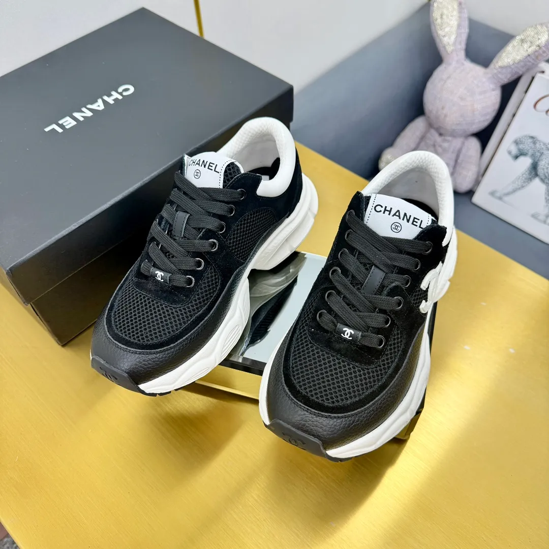 👟👟Ex-factory price 600👟👟 Upgraded version, upgraded version, upgraded version! No rebuttal accepted! ! ! ! Chanel Chanel dad shoes, couples' model for men and women - 2025 top casual sports shoes in the counter. This classic design; the upper is electro-embroidered with various techniques; ❷The inner lining is made of: original Yangli + net ❸The outsole is based on: the original TPU combination outsole. The full set of boutique packaging for women 35–41